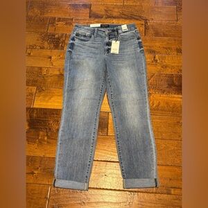Judy Blue Mid-Rise Bleach Boyfriend Jeans NWT size 7/28
